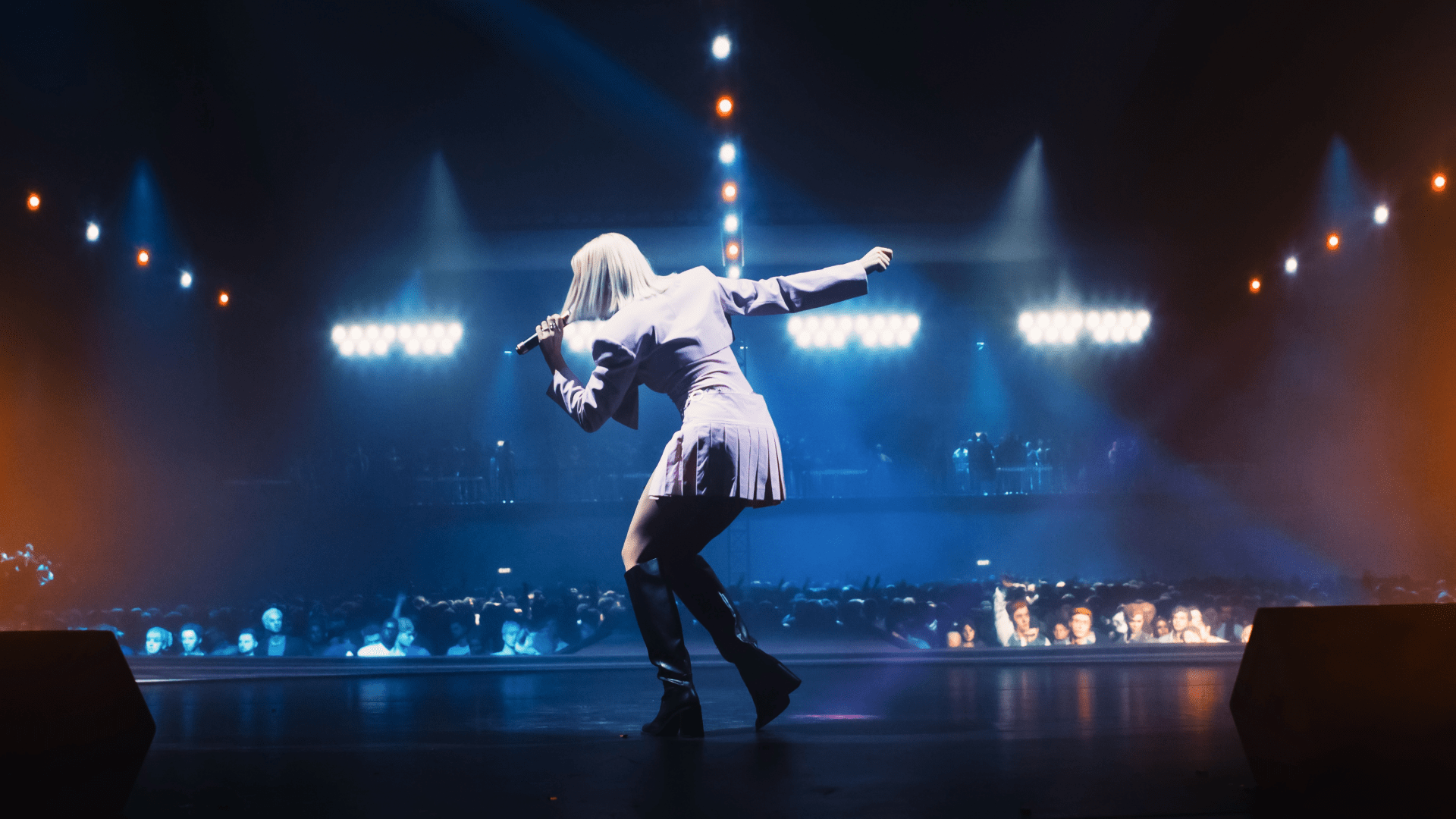 Mastering the Art of Stage Presence: Connecting & Leaving a Lasting Impression